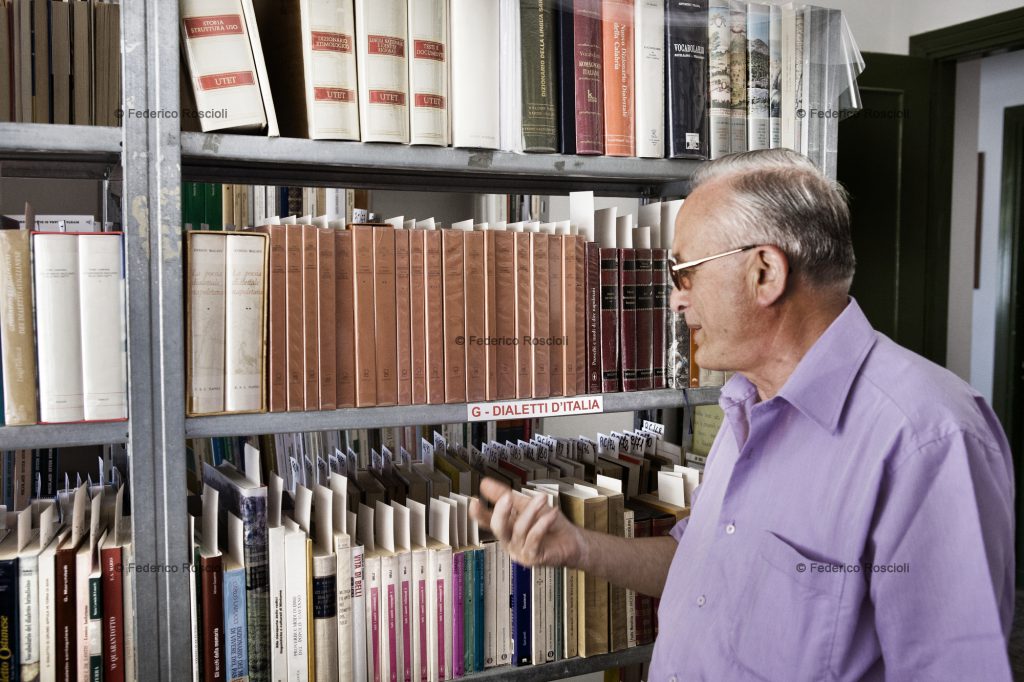 Calitri, Avellino, Italy. August 28, 2013. Raffaele Salvante in his library. ### Calitri, Avellino, Italia. 28 Agosto 2013. Raffaele Salvante nella sua biblioteca.